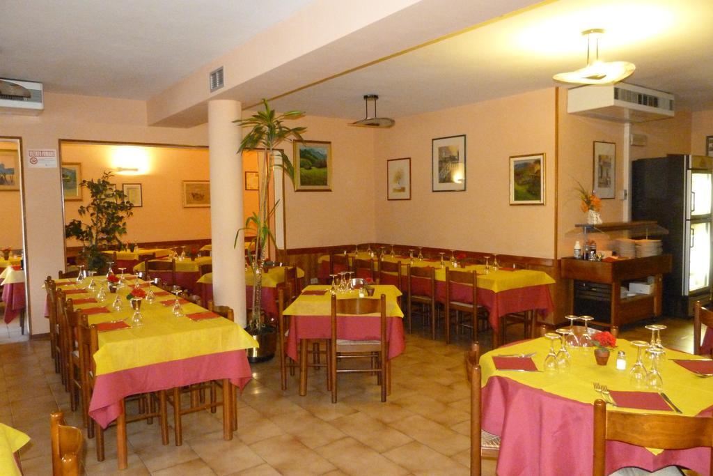 Albergo Ristorante Gori อาเมเกลีย ภายนอก รูปภาพ