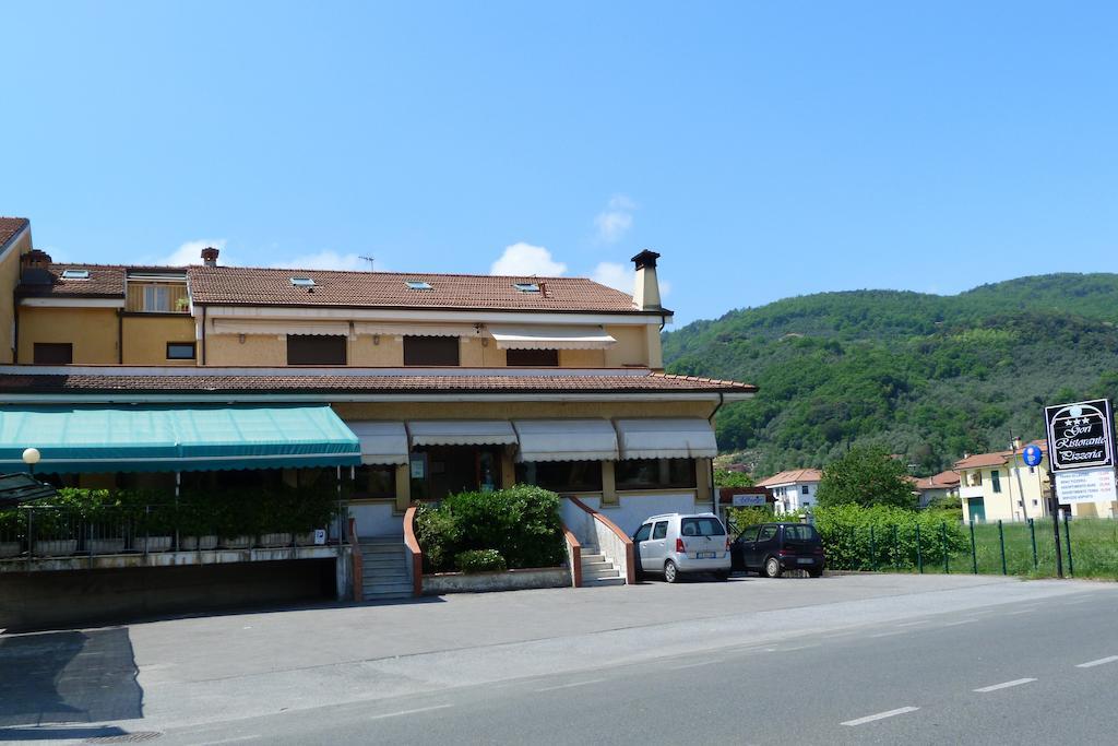 Albergo Ristorante Gori อาเมเกลีย ภายนอก รูปภาพ
